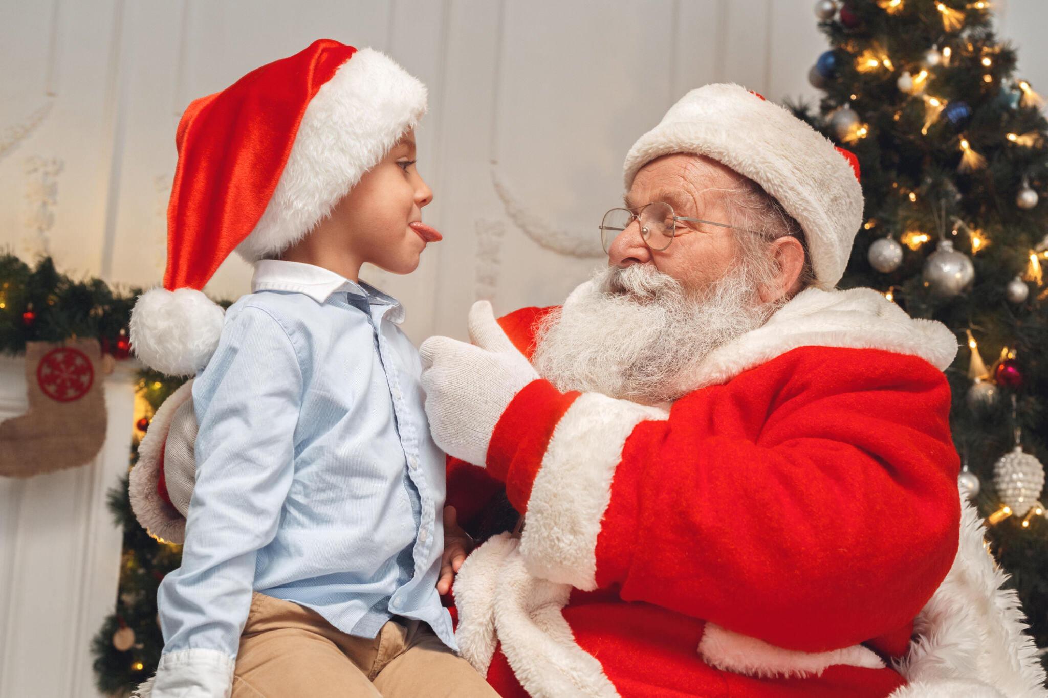 How to Get Your Kids Ready for Magical Pictures with Santa: A Parent’s Guide